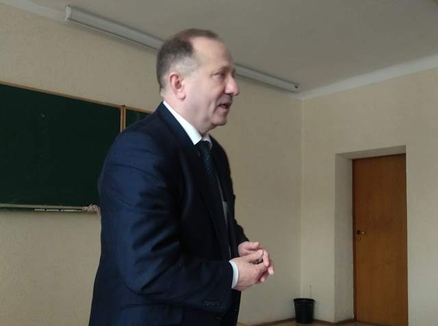 Декан факультету - проф. Чайка В.М